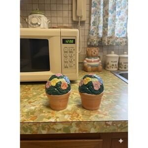 Vintage Floral Potted Flowers Salt & Pepper Shakers Ceramic Vase Hand Painted